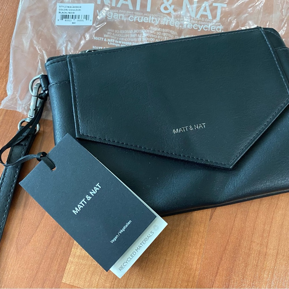 Matt & Nat Black NIA Vegan Leather Wristlet